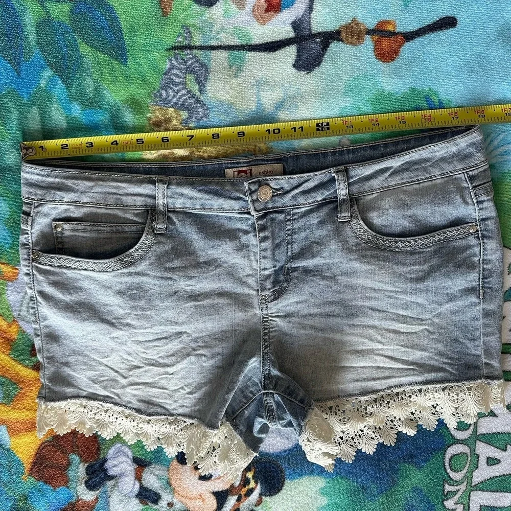 Lei Ashley Jean Shorts Junior Size 13 Blue Jean Lace Trim Shorts Boho Mid Rise